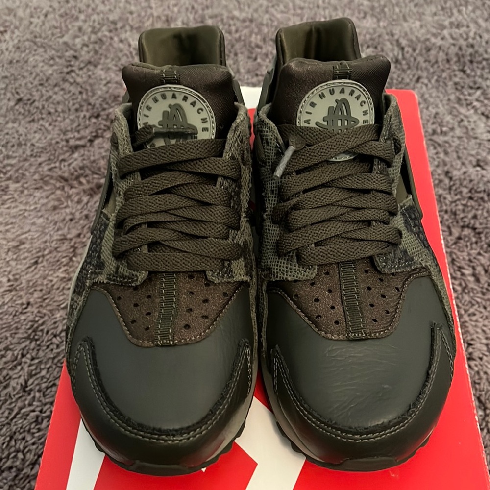 COPY - Nike Hurache Sneakers in Green Camo
